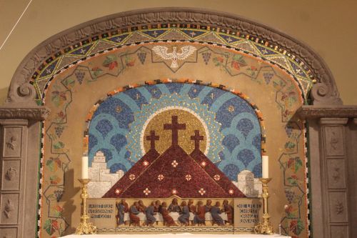 Mosaik im Altarraum der Auferstehungskirche in Hamburg-Barmbek.
Â© J. SchrÃ¶der