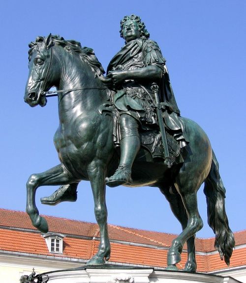 Andreas Schlüter: Reiterstandbild des Kurfürsten Friedrich Wilhelm I. vor dem Schloss Charlottenburg in Berlin.